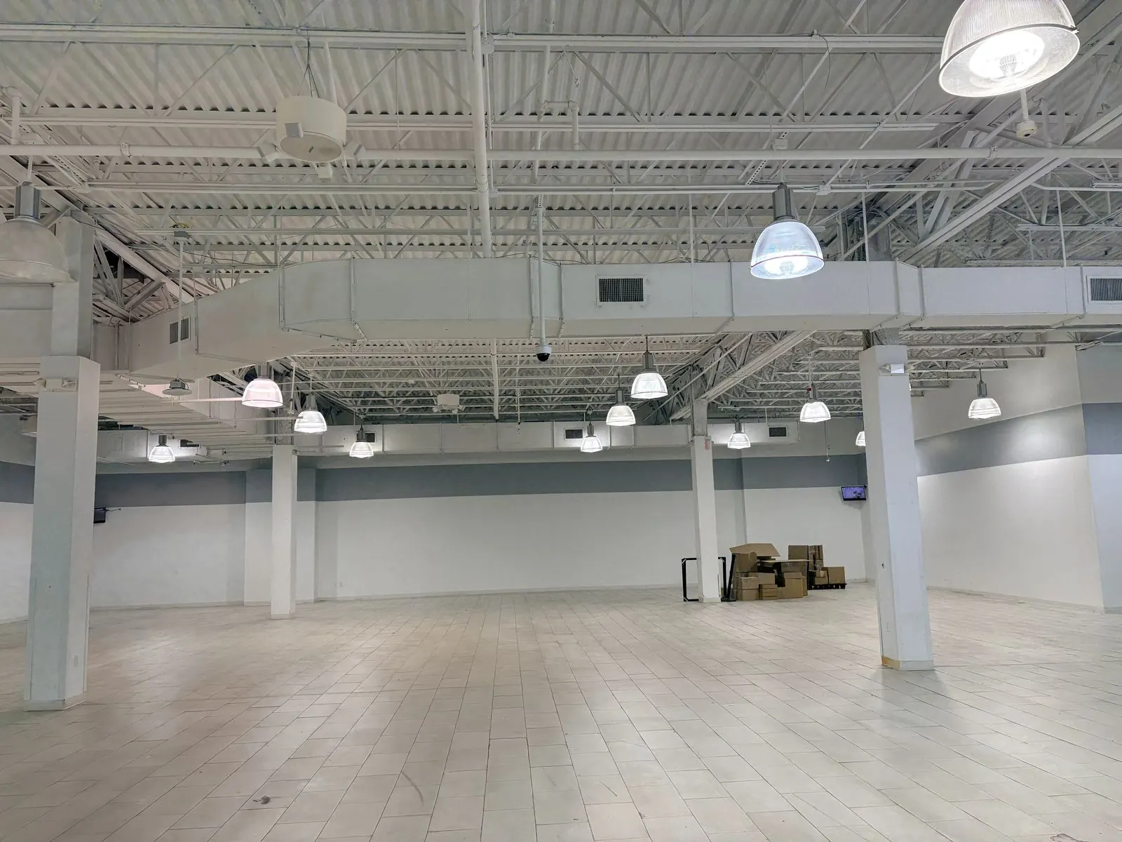 Finished work: Commercial Retail Painting - Elizabeth, NJ by L&X Painting LLC